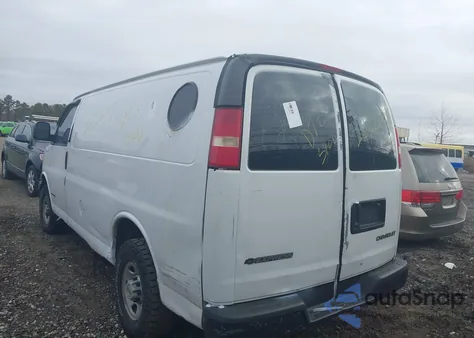 2005 Chevrolet Express z USA, uszkodzony, nr VIN 1GCHG35V951120353
